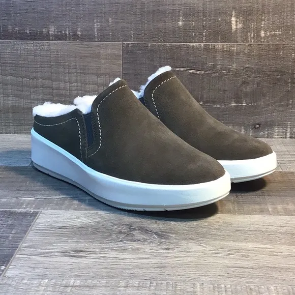 Clarks - Layton Gem “Dark Olive Suede” 68544