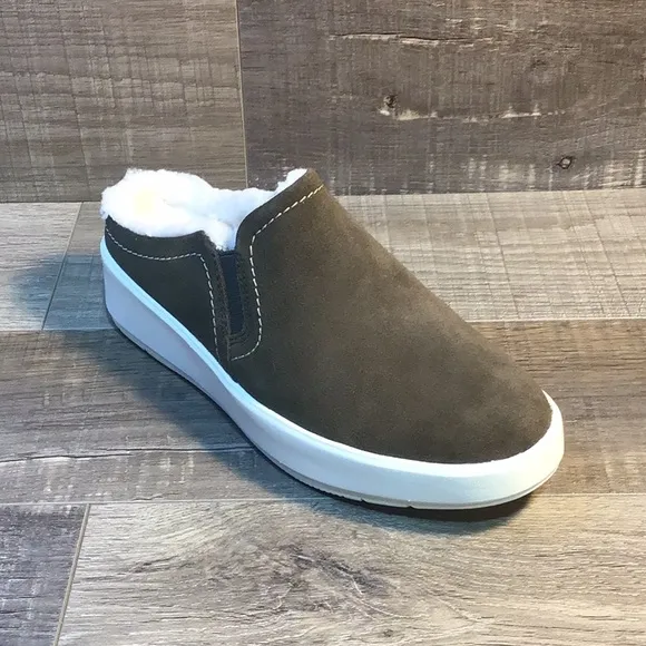 Clarks - Layton Gem “Dark Olive Suede” 68544