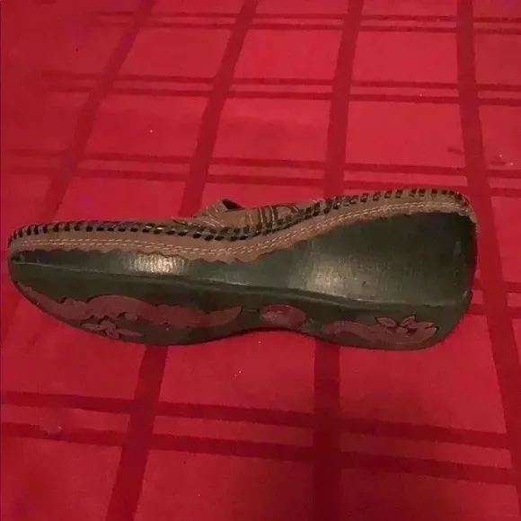 Clarks women’s shoes.
