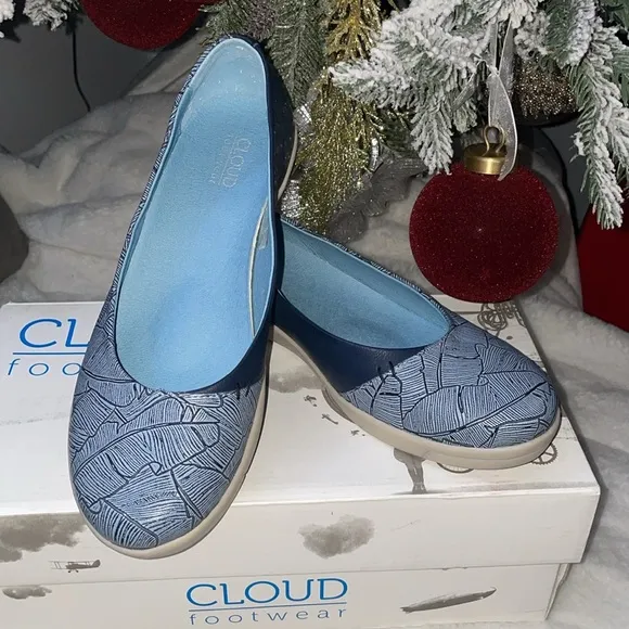 Cloud Aggie Banano Blue size 37 6.5 New in Box