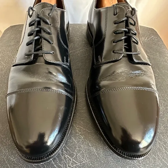 Cole Haan Caldwell black leather shoes - Size 10.5.  With box and shoe bags