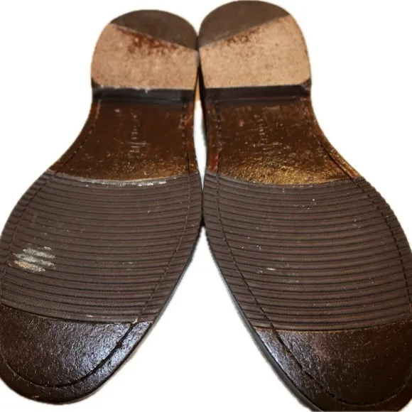 Cole Haan.  Quality shoes worn twice.  Excellent condition very comforta…‌‌