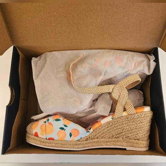 Cole Haan Sandals, size 9, NIB