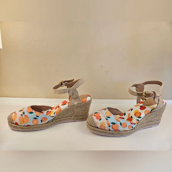 Cole Haan Sandals, size 9, NIB