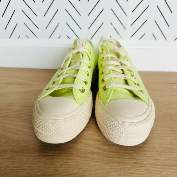 ⭐Converse Chuck Taylor All Star Lift Platform Low 8.5 Womens Shoes Green A09913F