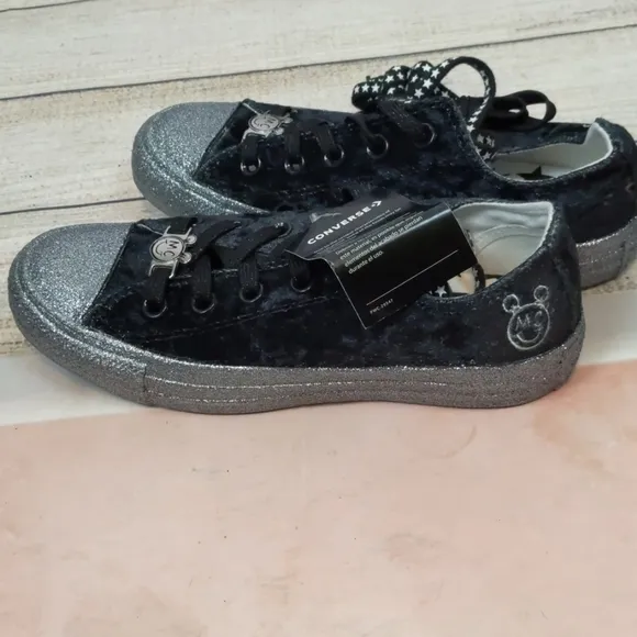 CONVERSE x Miley Cyrus low star ox Shoes Size 6