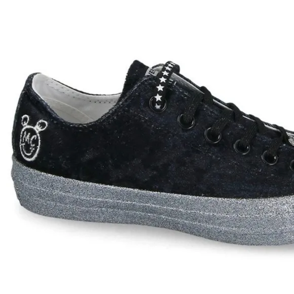 CONVERSE x Miley Cyrus low star ox Shoes Size 6