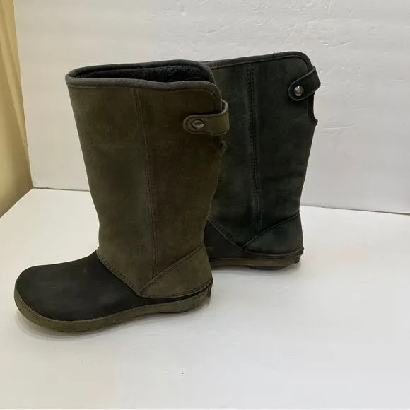 CROCS BERRYESSA SUEDE BOOTS