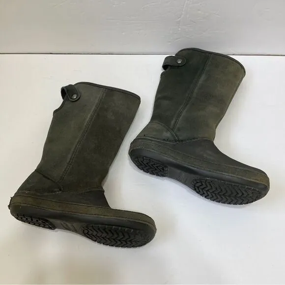 CROCS BERRYESSA SUEDE BOOTS
