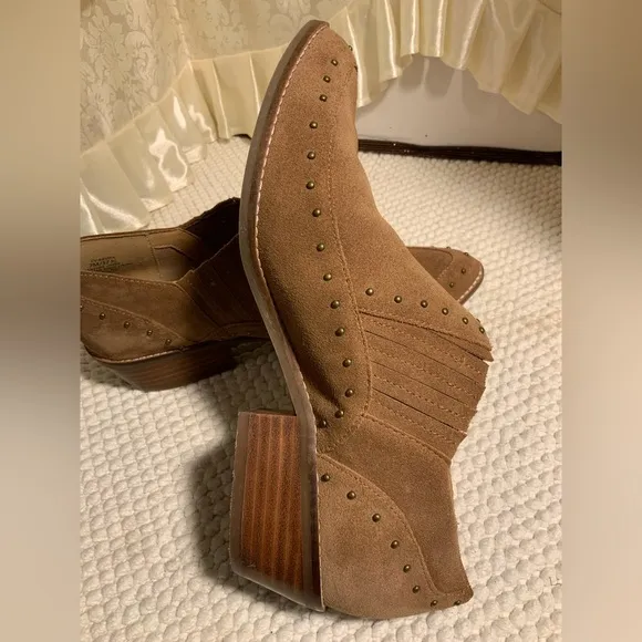 CROWN VINTAGE KAVITA WOMENS STUDDED SUEDE ANKLE BOOTS
