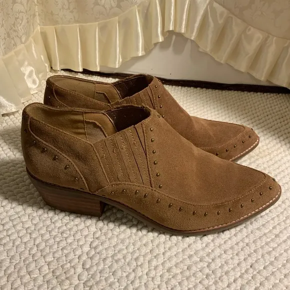CROWN VINTAGE KAVITA WOMENS STUDDED SUEDE ANKLE BOOTS