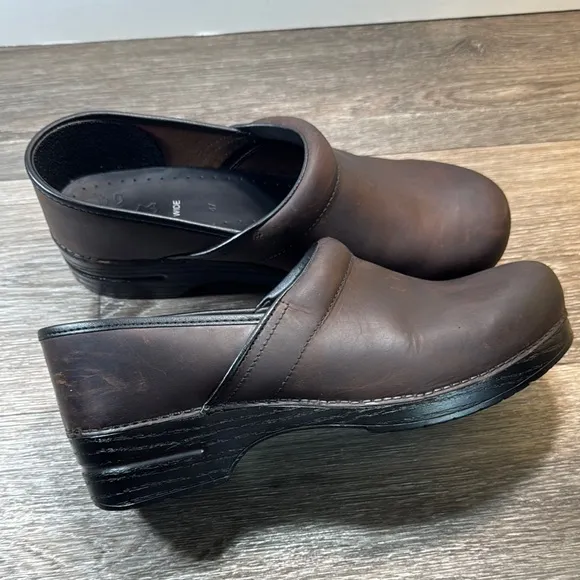 Dansko Brown Leather clogs  Slip-Ons size 47 men’s size 13 (b114)