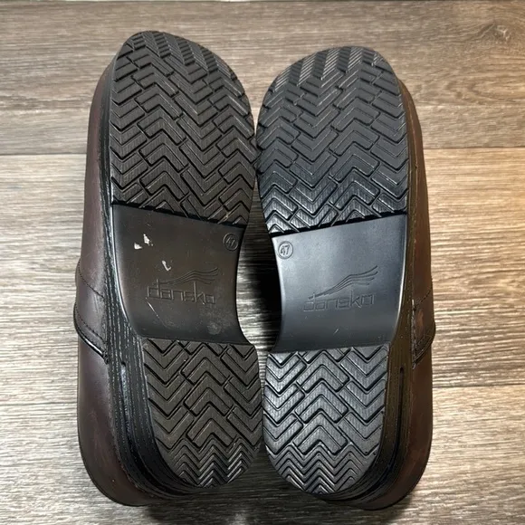 Dansko Brown Leather clogs  Slip-Ons size 47 men’s size 13 (b114)