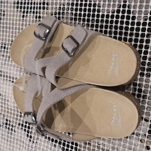 Dansko Dayna: Stone Suede Sandals