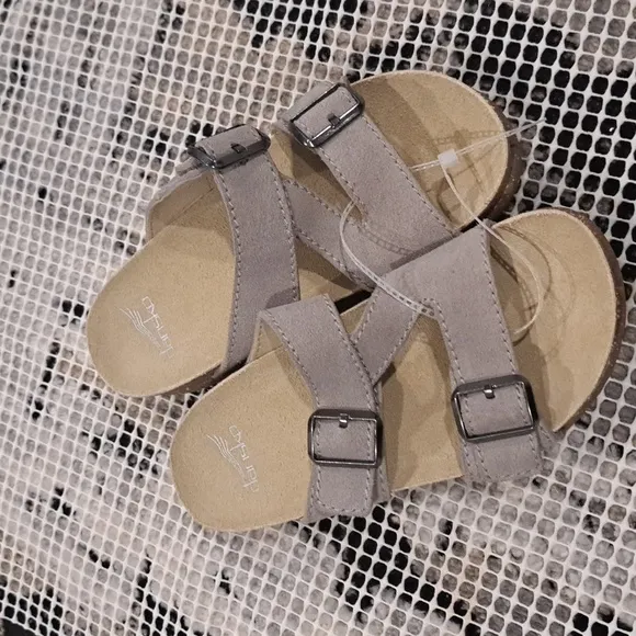 Dansko Dayna: Stone Suede Sandals