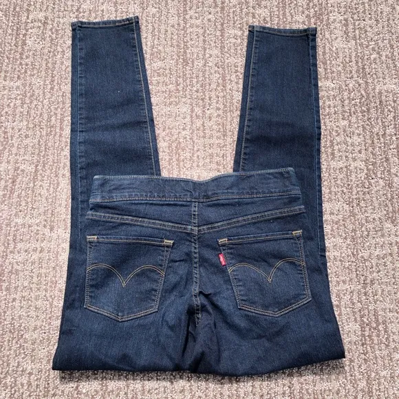 Dark denim Levi’s