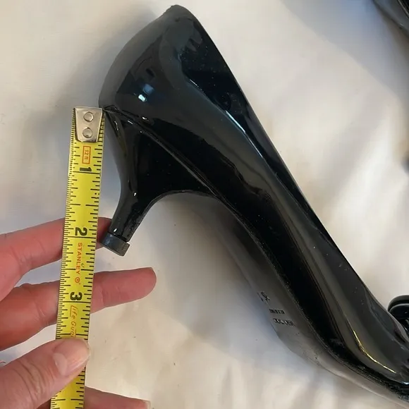 DIANE B. PANCALDI BLACK PATENT LEATHER LOW HEEL SHOES.   NEW