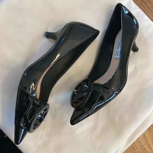 DIANE B. PANCALDI BLACK PATENT LEATHER LOW HEEL SHOES.   NEW