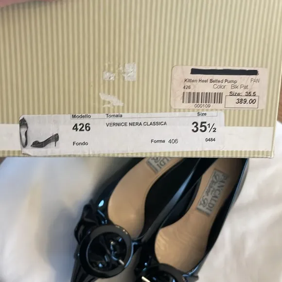 DIANE B. PANCALDI BLACK PATENT LEATHER LOW HEEL SHOES.   NEW