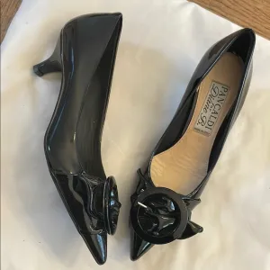 DIANE B. PANCALDI BLACK PATENT LEATHER LOW HEEL SHOES.   NEW