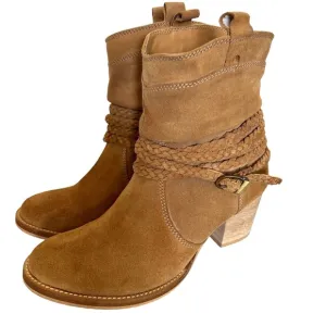 DINGO Slouchy Braided Suede Western Boots In Light Brown/Tan Size 8