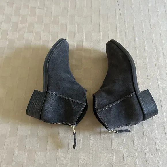 Dolce Vita Cassius Suede Ankle Boots