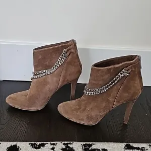 Dolce Vita Kendal Almond Brown Suede Chain Detail High Heel Ankle Boots Size 7