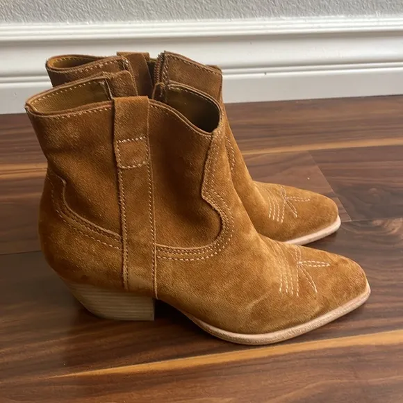 Dolce Vita Silma Brown Suede Leather Ankle Booties size 6