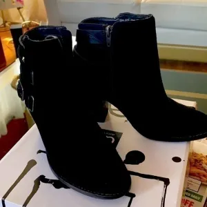 Dolce Vita suede black ankle  boots
