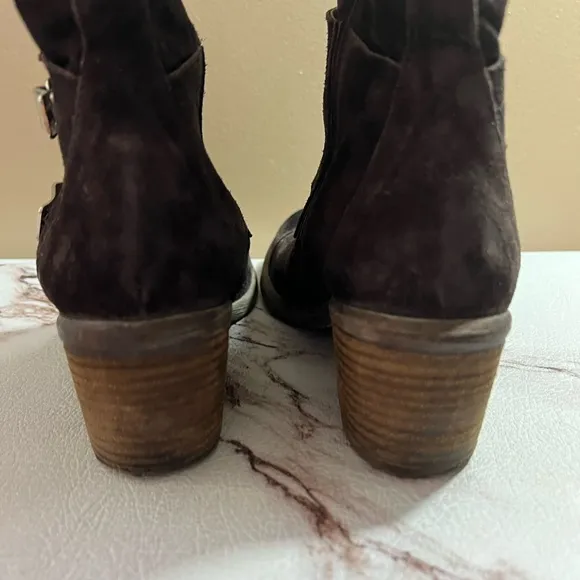 DONALD J. PLINER  Dorria  Boots Size 6 Dark  Brown Suede 4 Silver Buckles.