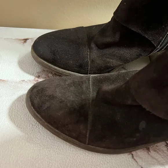 DONALD J. PLINER  Dorria  Boots Size 6 Dark  Brown Suede 4 Silver Buckles.