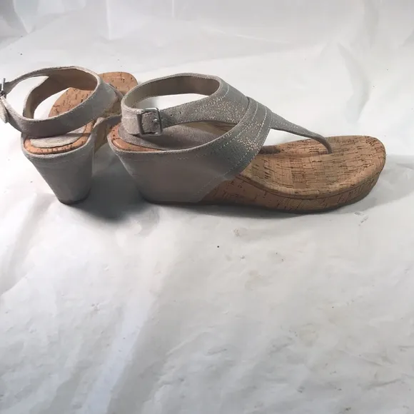 Donald Pliner Gilee Women’s Metallic Gray Suede Thong Cork Wedges