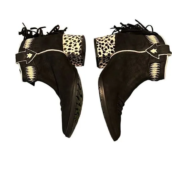 Donald Pliner signature ankle boots with spotted heel size 5