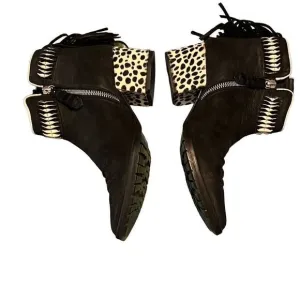 Donald Pliner signature ankle boots with spotted heel size 5