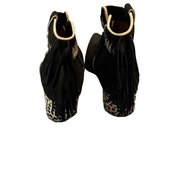 Donald Pliner signature ankle boots with spotted heel size 5