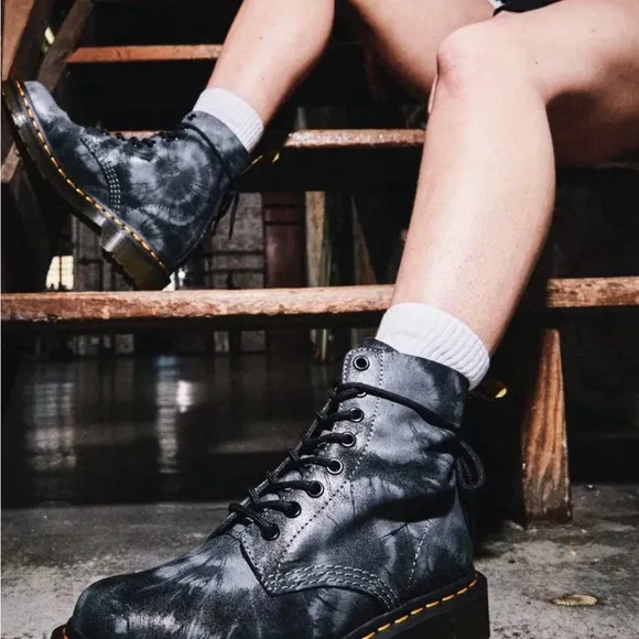 Dr. Martens 1460 Pascal Tie Dye Printed Suede Black 8 Eye Boots Women’s  NWOB
