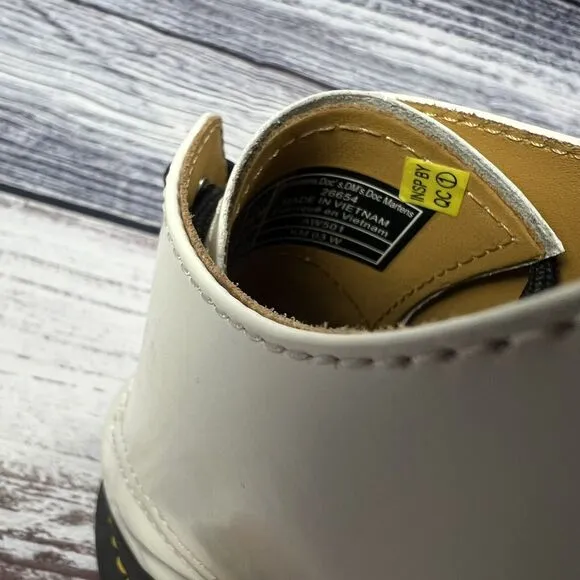 Dr Martens 26654 Smooth White Leather Oxfords Shoes, Women’s Size 9