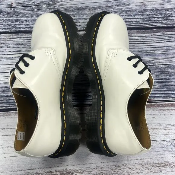 Dr Martens 26654 Smooth White Leather Oxfords Shoes, Women’s Size 9