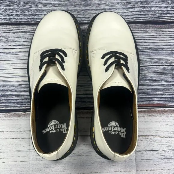 Dr Martens 26654 Smooth White Leather Oxfords Shoes, Women’s Size 9