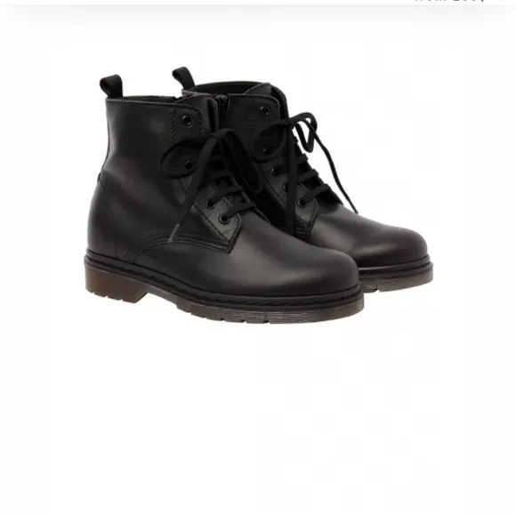 Dr Martens Black leather boots with tone on tone laces up with zipper size 8