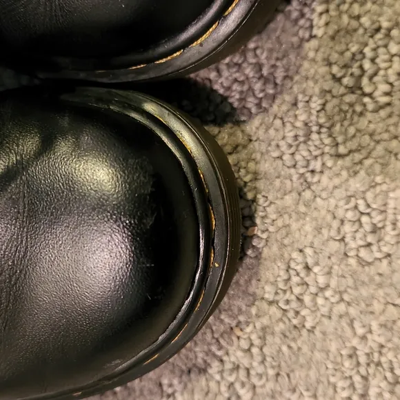Dr Martens Black leather boots with tone on tone laces up with zipper size 8