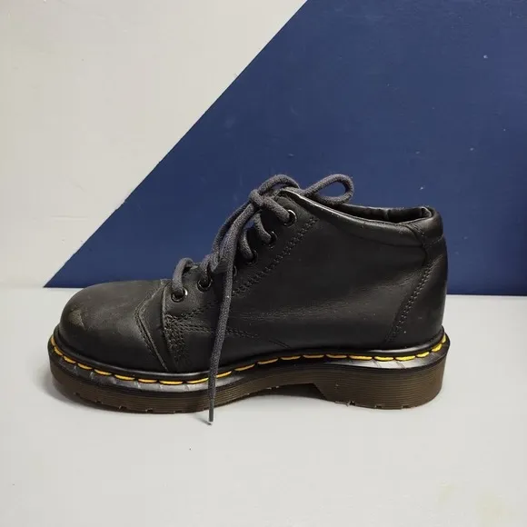 Dr. Martens Boots Unisex Kids Size 3 Black Solid Leather Rubber Sole Lace Up