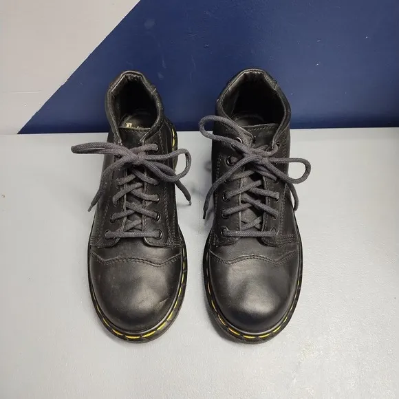 Dr. Martens Boots Unisex Kids Size 3 Black Solid Leather Rubber Sole Lace Up
