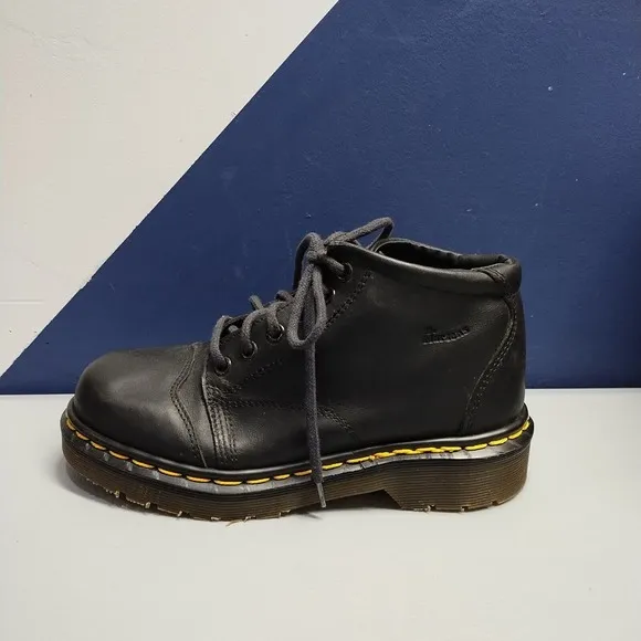 Dr. Martens Boots Unisex Kids Size 3 Black Solid Leather Rubber Sole Lace Up