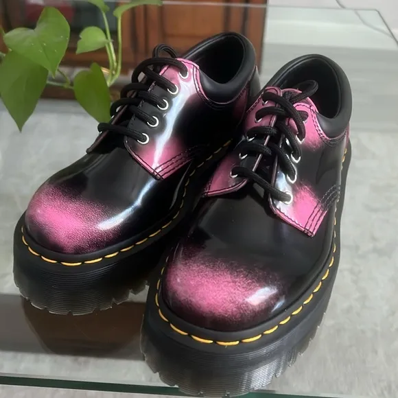 Dr. Martens DISTRESSED LEATHER PLATFORM CASUAL SHOES