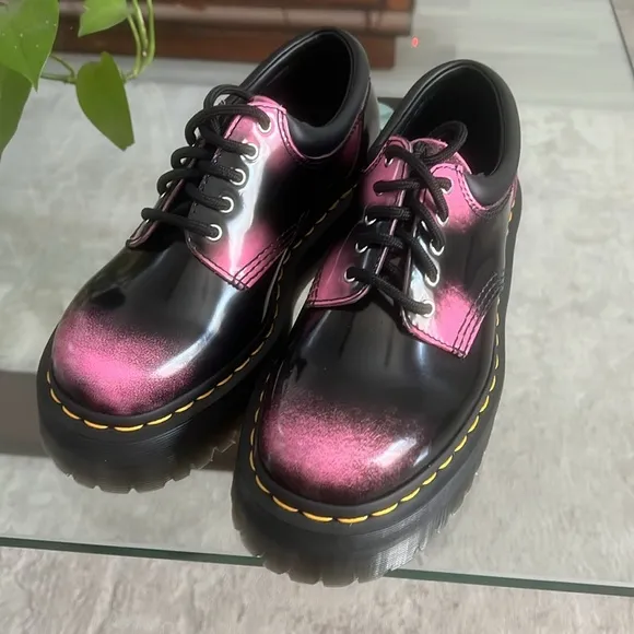 Dr. Martens DISTRESSED LEATHER PLATFORM CASUAL SHOES