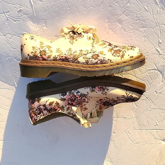 Dr. Martens Lester Canvas Platform Shoes Size 7