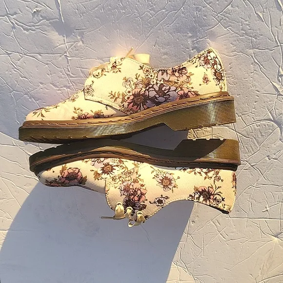 Dr. Martens Lester Canvas Platform Shoes Size 7