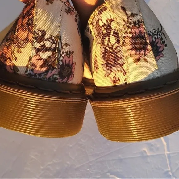 Dr. Martens Lester Canvas Platform Shoes Size 7