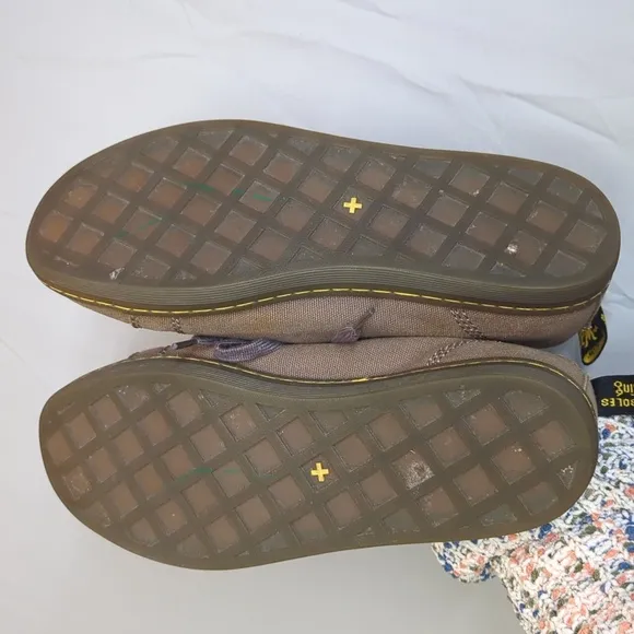 Dr. Martens Walker Canvas Sneakers Mens 9 Taupe Grey Brown Casual Comfort Shoes